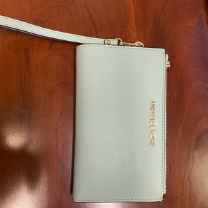 Michael Kors jet set travel  wristlet wallet
